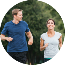 Лиотон 1000 гел при спорт, двойка тича заедно в парка.